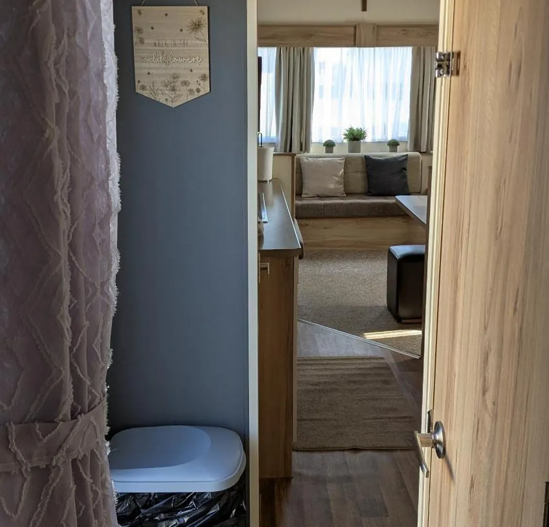 Floppy Feet Pet Friendly Holiday Home Thornwick Bay, Flamborough